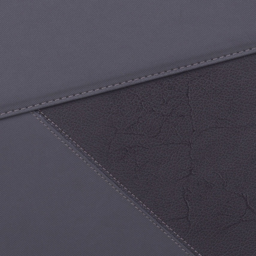 Zoom on product photo of crinkled leather on accessories